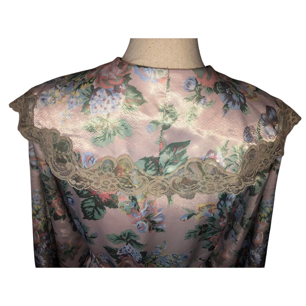 Victoria's Secret Gold Label 90s Robe Size L Pink Floral Lace Wrap Belt Pockets - Picture 8 of 11